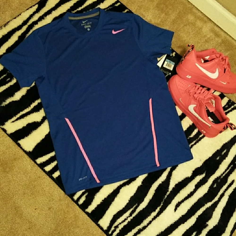 ❗️SOLD❗️💥FINAL SALE💥Nike Dri - Fit Shirt